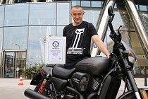 H-D-Guinness-rekord-Maciek-s-certifikatem