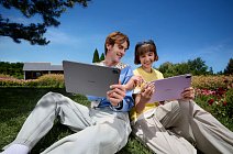 Lehký, praktický a výkonný. Chytrý pomocník pro každého studenta