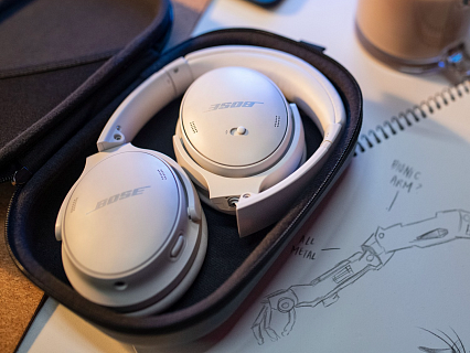 Bose-QC45-Large-JPG-QC45-WhiteSmoke-8289-RGB