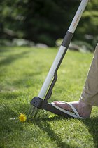 Fiskars_Garden_Action_Light weed puller (1)