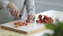 Fiskars_Kitchen_Action_Cutting_Tomato knife_Cutting board