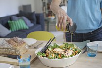 Fiskars_Lifestyle_Kitchenware_SaladspoonsandDressingshaker3