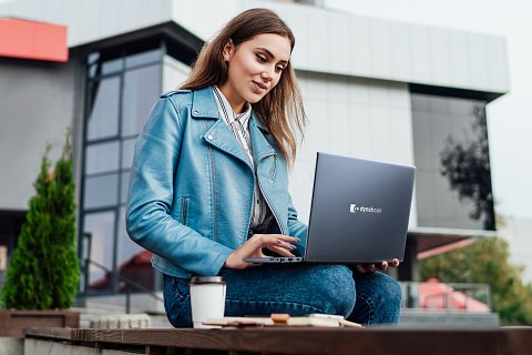 Dynabook-Satellite-C30-K-life-style-02-1