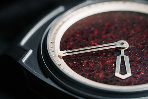 Arcanaut uvádí hodinky s granátovým číselníkem – světová premiéra v Praze