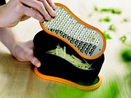 858134_FF_Grater_with_container_-_Action_CMYK_1