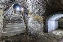 Plzenske-historicke-podzemi-za-svitu-baterek-1-