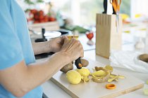 Fiskars_Action_FunctionalForm_Fixedbladepeeler_peelingpotatoes