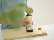 Fiskars_Lifestyle_Kitchenware_Coarsegraterandcuttingstation5