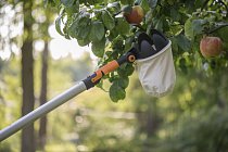 Fiskars_Action_Garden_QuikFit_Fruit_picker(2)