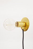 04 Nastenna mosazna lampa E27 od Frama_cena 1495 Kc_Designville.cz